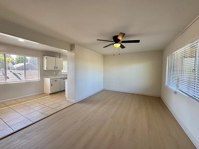 655 N Delaware St — Photo 14