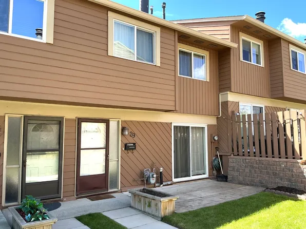 4940 39th Ave SW #29, Calgary, AB T3E 6M7