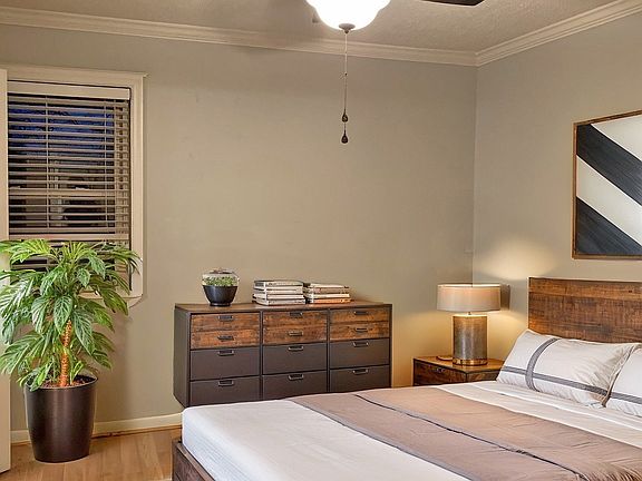2nd image of 2124 Fairfax Ave APT 212