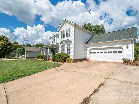 3rd image of 122 Chelton Ct