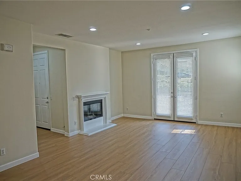 1372 McFadden Dr — Photo 4
