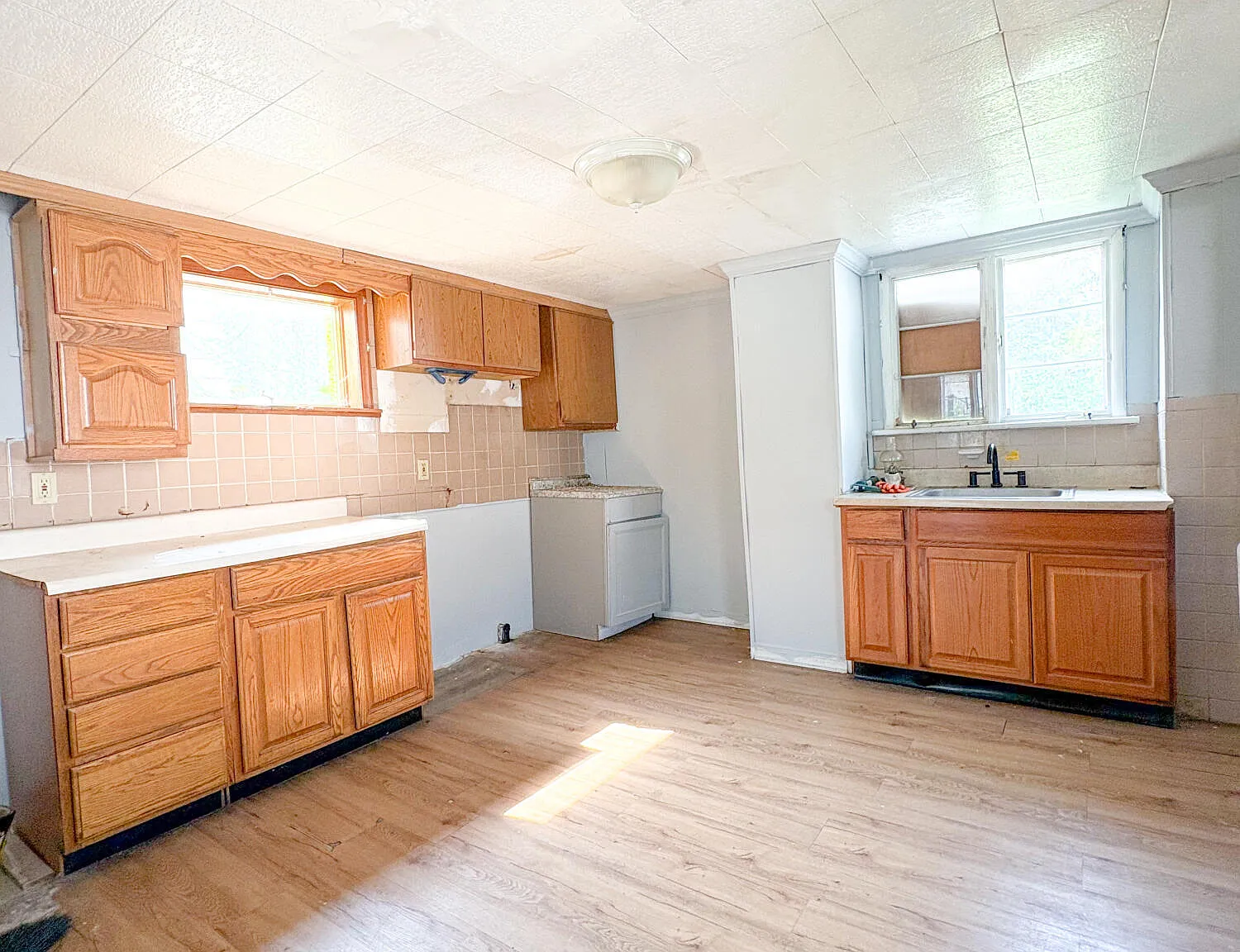 2 bed, 1.0 bath, 912 sqft, $1,000 — Photo 2