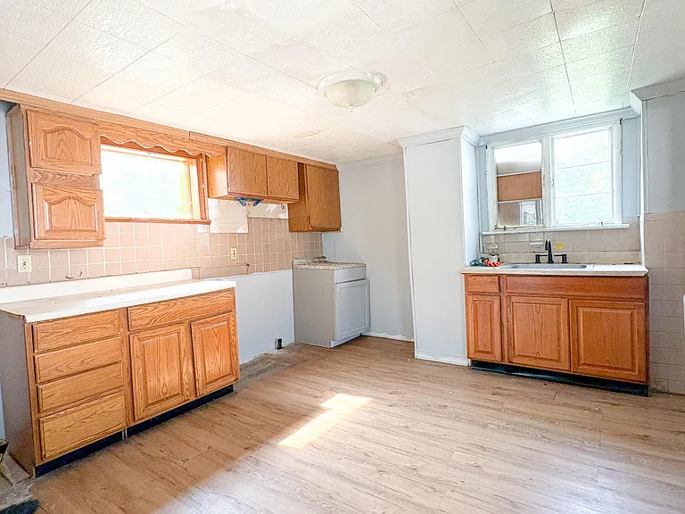 624 Hemlock St #REAR RIGHT — Photo 2