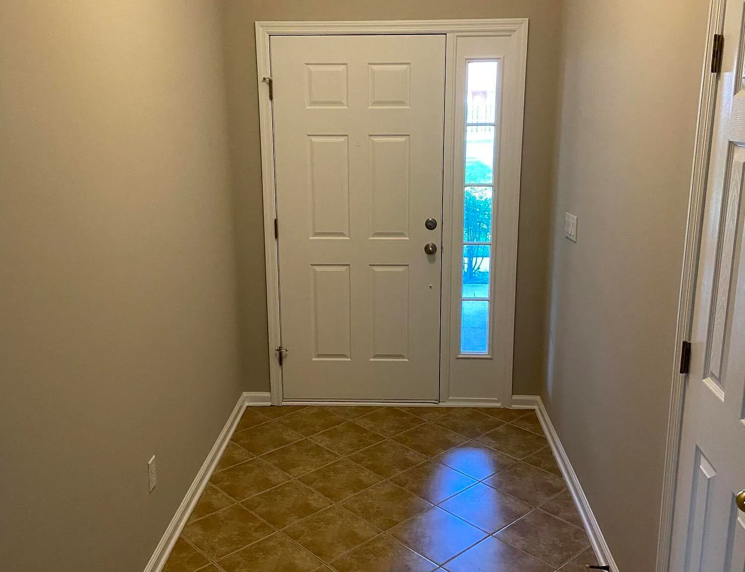 3 bed, 2.0 bath, 1606 sqft, $1,850 — Photo 2