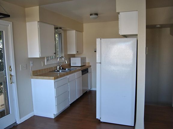 4th image of 420 Dela Vina Ave Unit 12