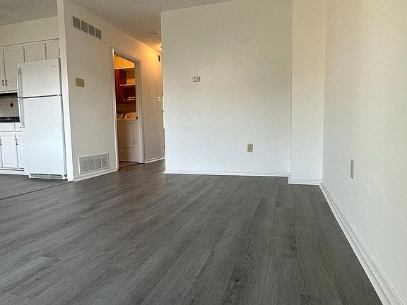 3rd image of 107 Washington Ct