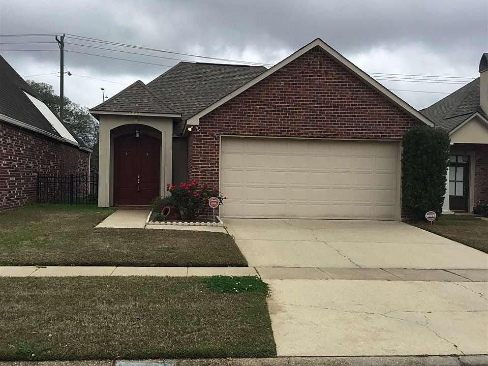 1st image of 3913 Woodland Hill Ct