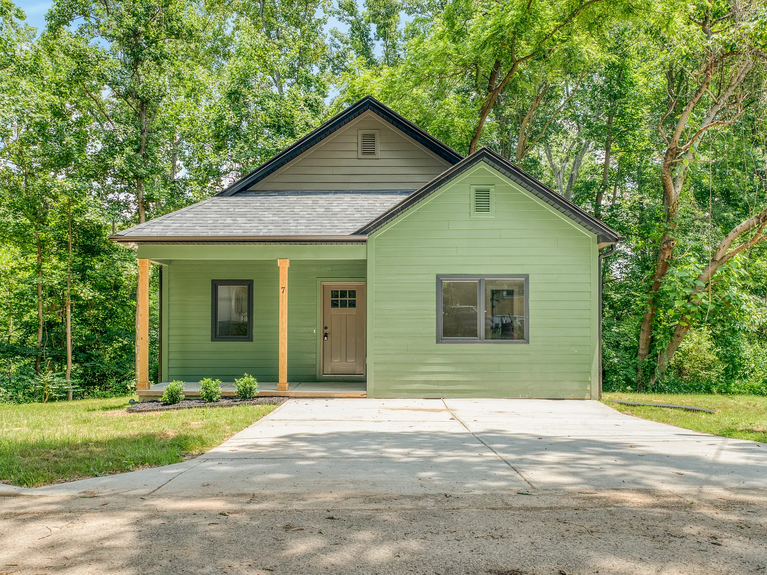3 bed, 1244 sqft, $1,650 — Photo 1