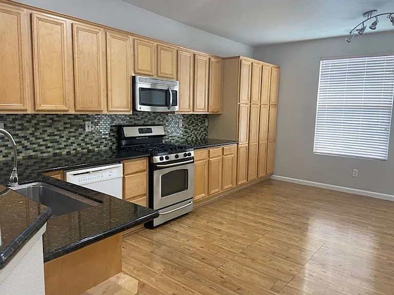 1640 Rocky Cove Ln — Photo 3