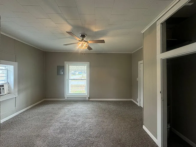 510 E Carter St — Photo 7