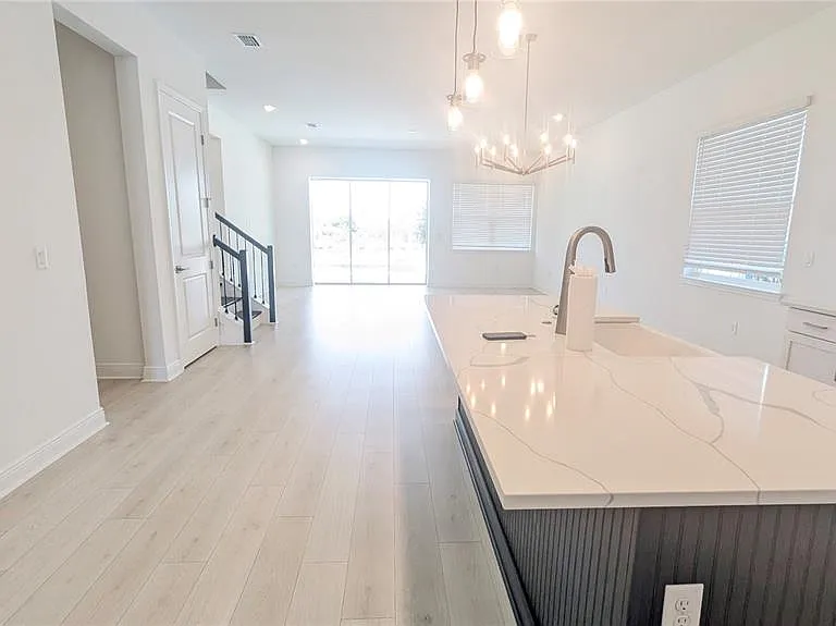 15614 Vetta Dr — Photo 6