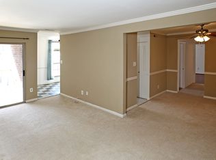 3332 Woodburn Village Dr APT 31, Annandale, VA 22003