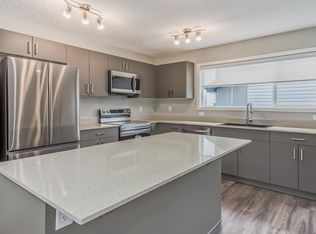 15675 18th Ave SW, Edmonton, AB T6W2E7