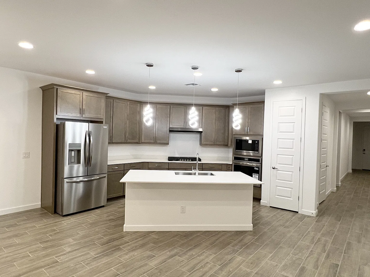 4 bed, 2274 sqft, $2,995 — Photo 4
