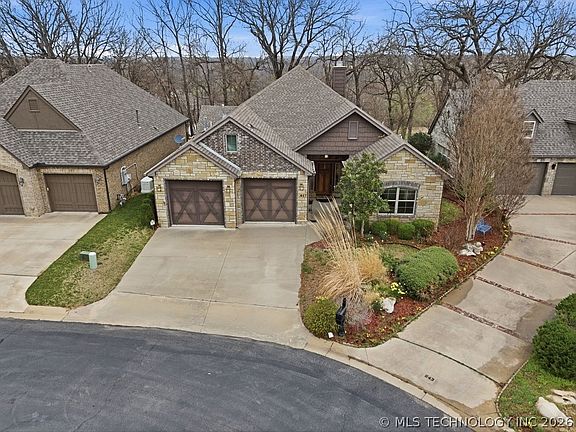 2nd image of 647 E Huntsville Pl