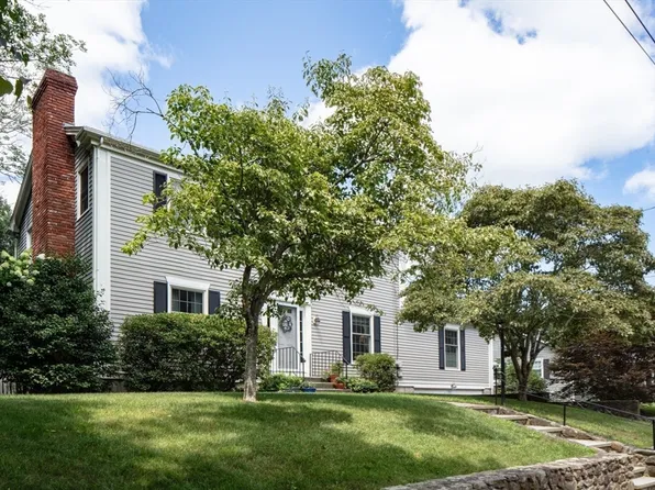 57 Longview Dr, Dartmouth, MA 02747