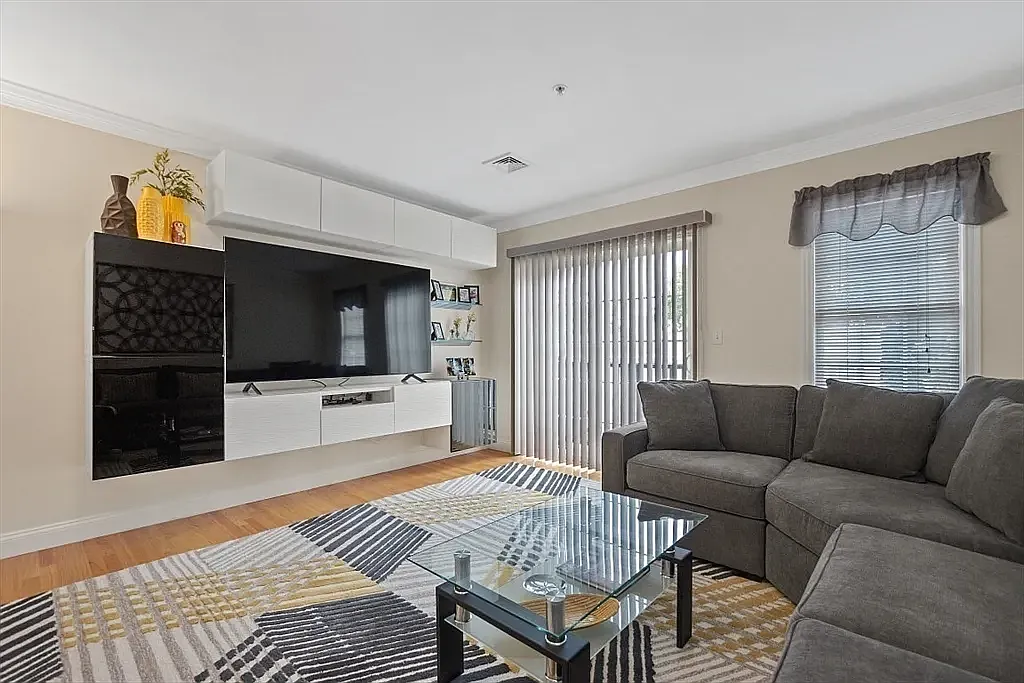 2 bed, 1085 sqft, $3,500 — Photo 3