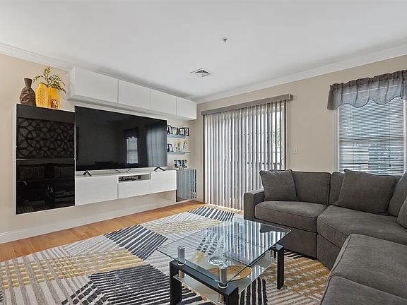3rd image of 32 Common St APT 3