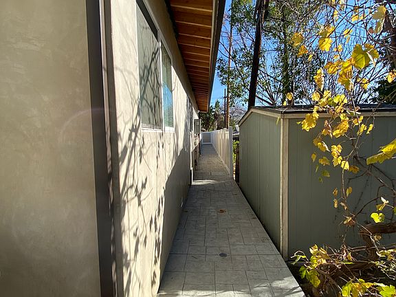 Path to home from street