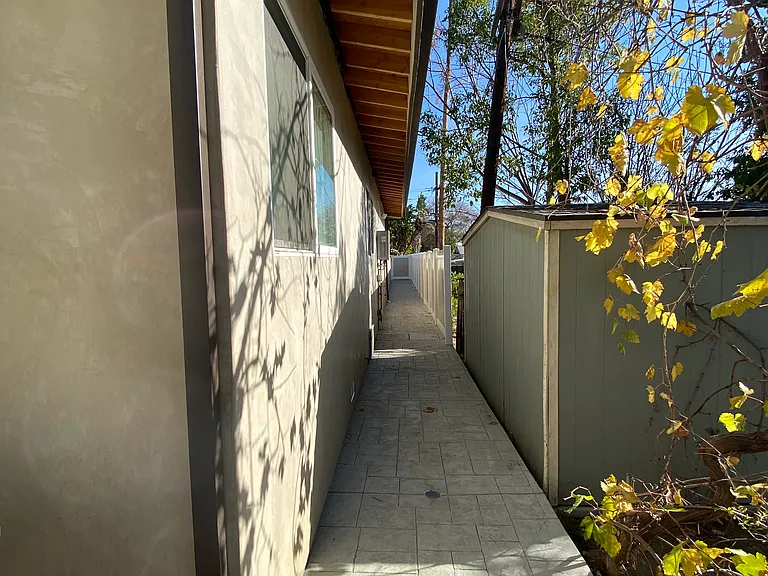 Path to home from street