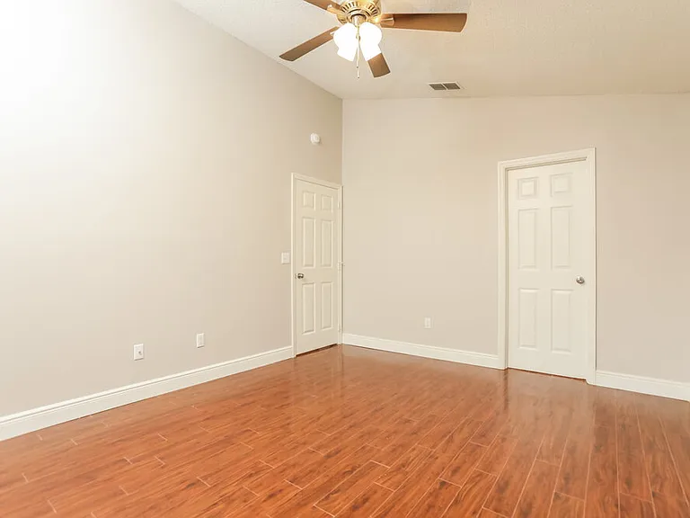 813 Shell Ln — Photo 9