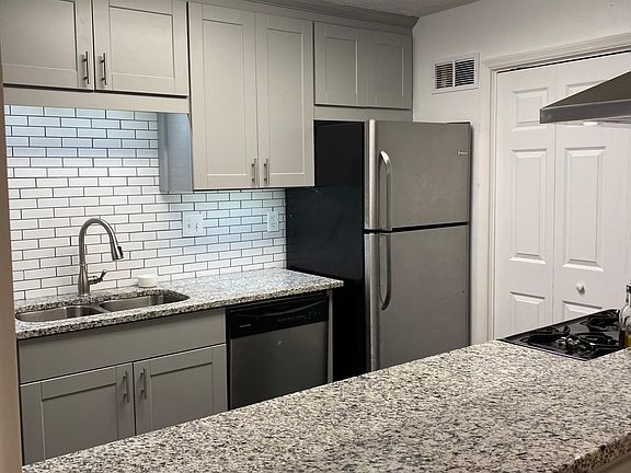 3rd image of 107 Country Park Dr SE #107