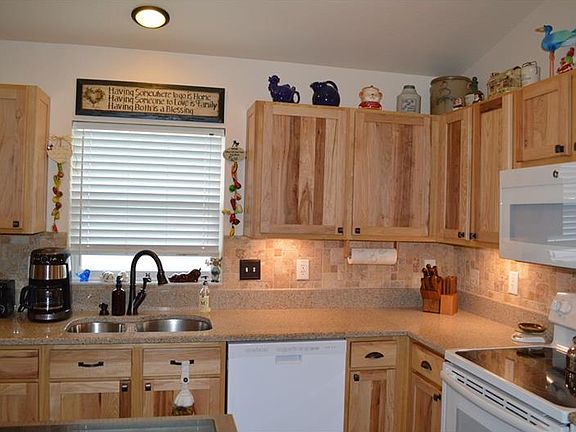 3rd image of 7817 Blackhill St