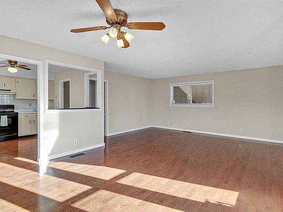 5th image of 5909 NW Rockwood Ln