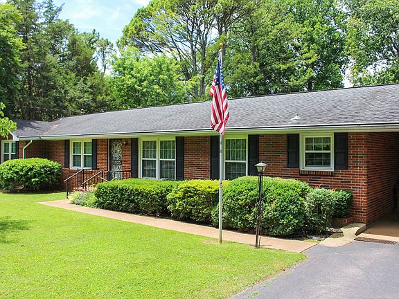 4th image of 1022 Houston Dr