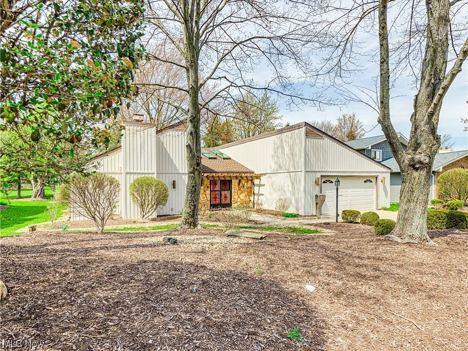 18136 Saratoga Trl, Strongsville, OH 44136 Zillow