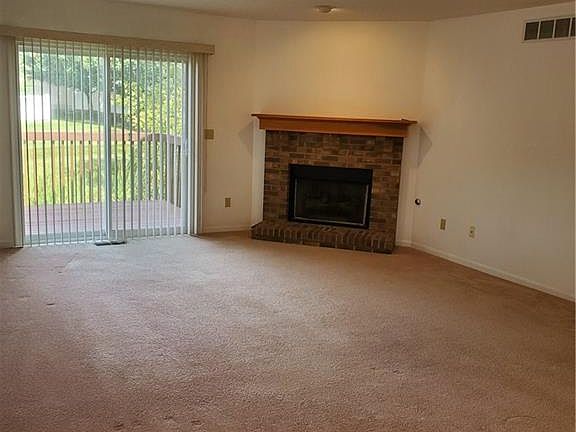 3rd image of 459 Rockledge Ln