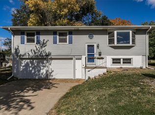 734 36th St NE, Cedar Rapids, IA 52402