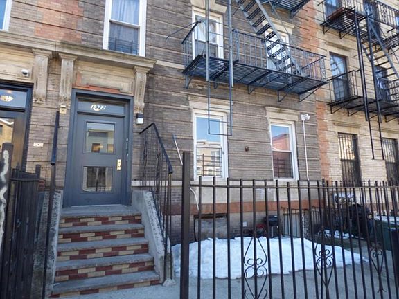 4th image of 1922 Pacific St