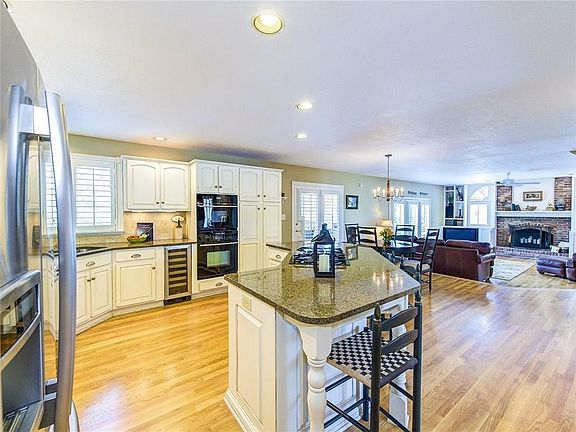 4th image of 1740 Continental Dr