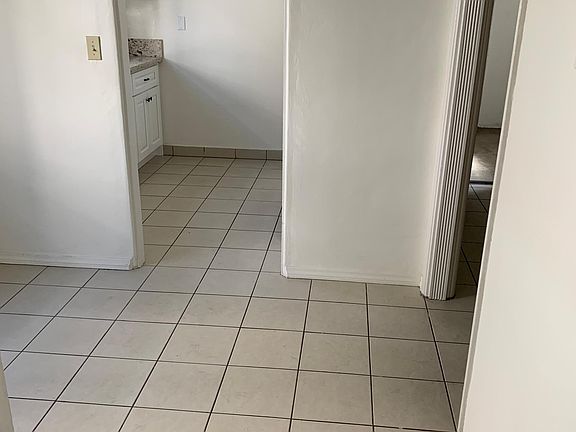 3rd image of 164 N Oak Knoll Ave APT 3