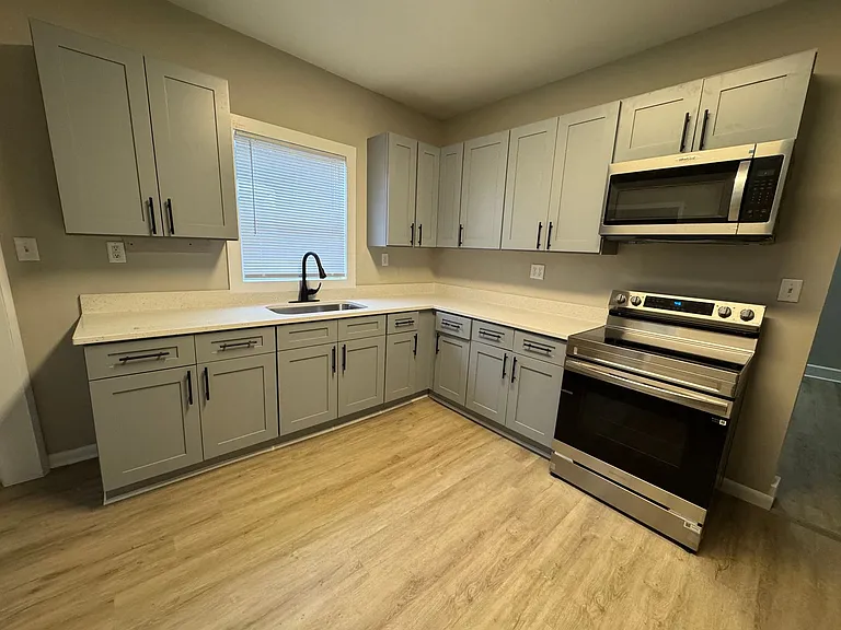 1132 N Oxford St — Photo 9