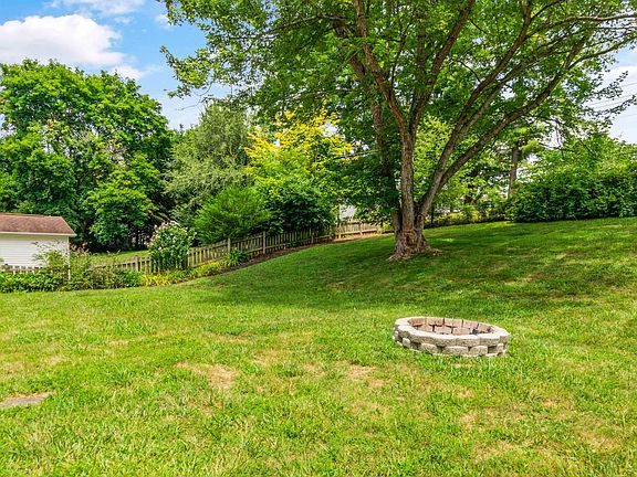 4th image of 800 Elizabeth Dr