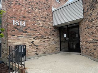 1813 Hemlock Pl APT 206, Schaumburg, IL 60173