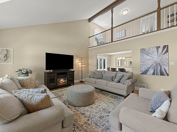 4th image of 17652 Crestview Ct