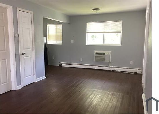 2nd image of 2921-2929 Hoover Ave #2929-5
