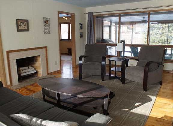 3rd image of 1647 E Woodside Dr