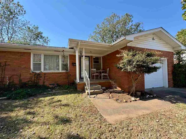 915 S Howerton Pl, Cushing, OK 74023