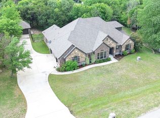 5001 Oak Mill Dr, Fort Worth, TX 76135
