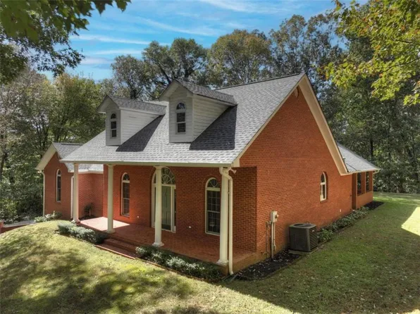 55 April Dr, Ellijay, GA 30540