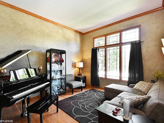 4th image of 21921 Emily Ln