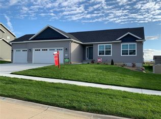 6909 Stone Terrace Dr SW, Cedar Rapids, IA 52404
