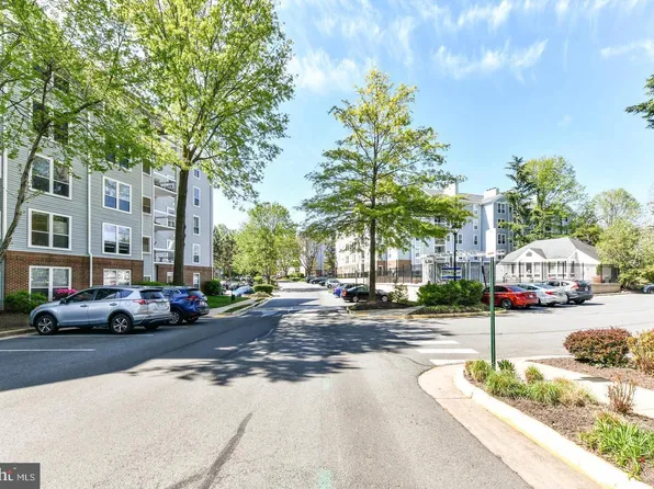 3179 Summit Square Dr #2-E6, Oakton, VA 22124