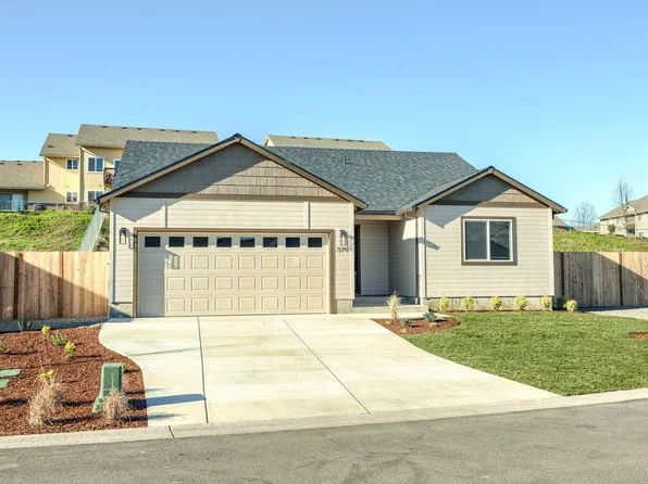 319 Christopher Way, Talent, OR 97540