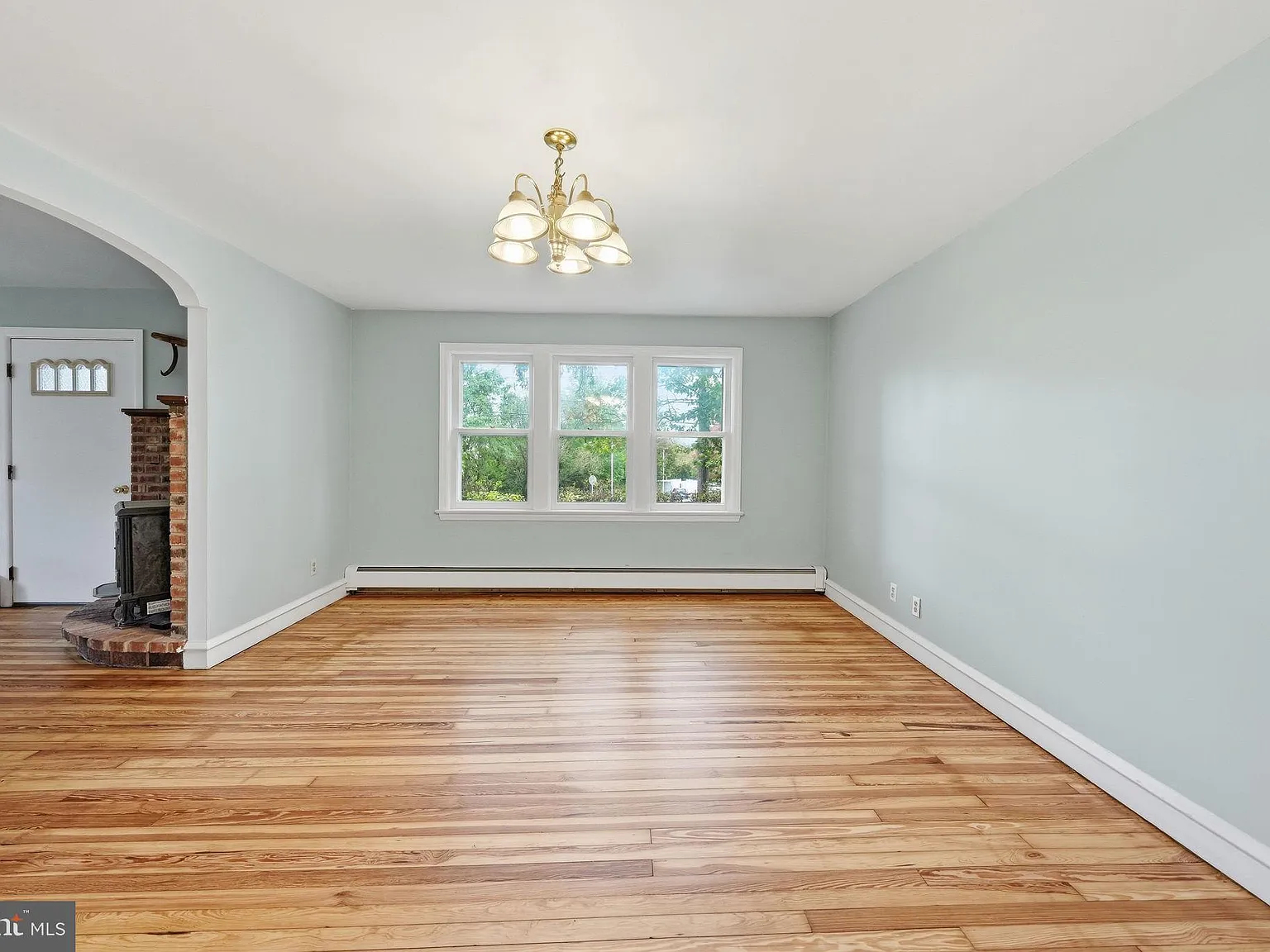 4 bed, 2.0 bath, 1851 sqft, $2,900 — Photo 4