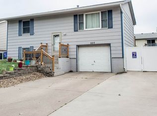 507 W 17th St, Yankton, SD 57078